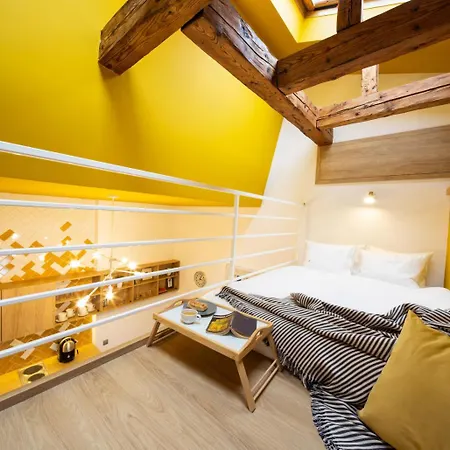 Yellow Apartament